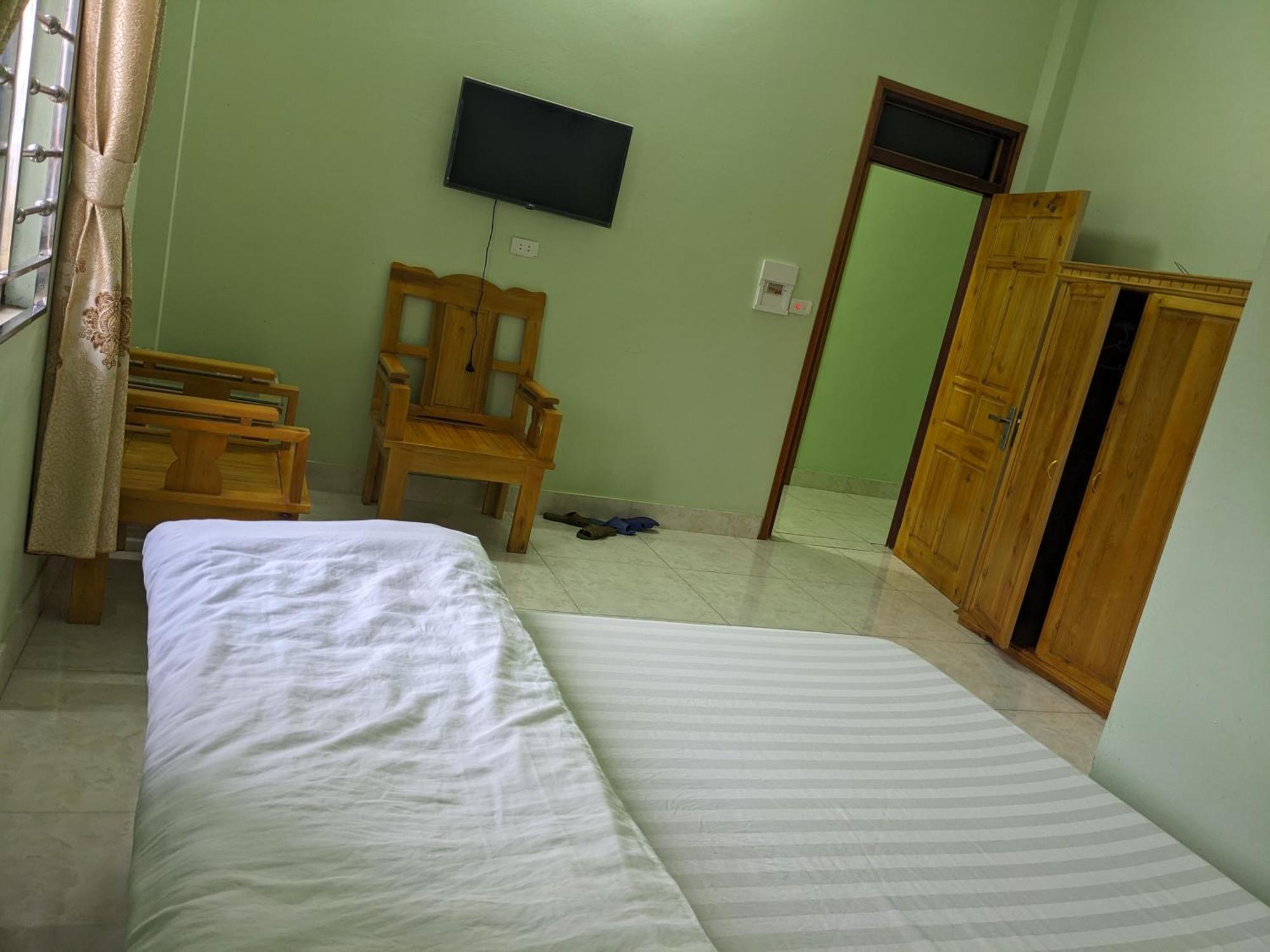 Nha Nghi Ngoc Lam Hotel Quan Ba Bilik gambar